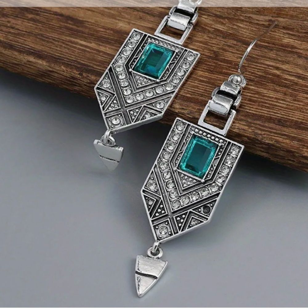🩵 NEW Boho style silver drop dangle earrings 🩵